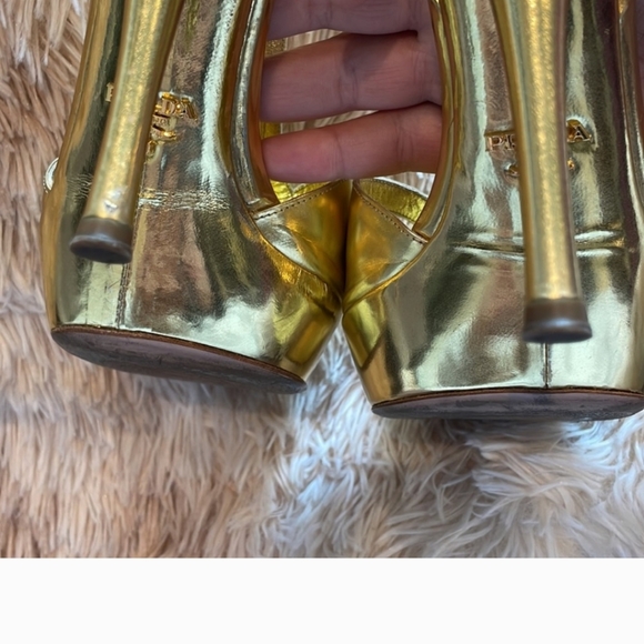PRADA ✨ | Metallic Gold Leather T Strap Platform Sandals Size 42 | 11 Women’s US - Picture 4 of 12